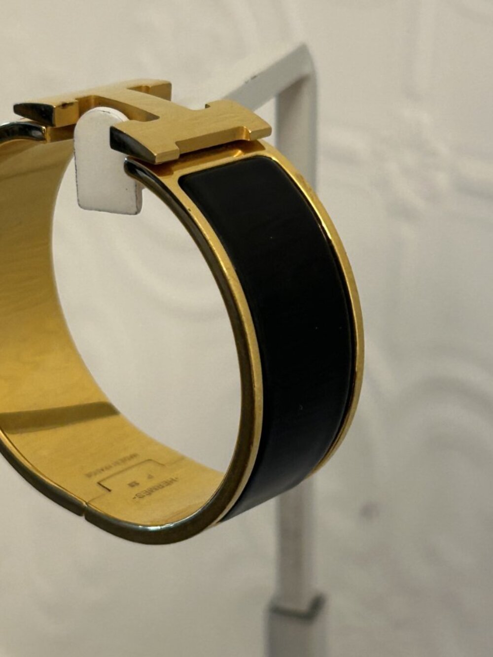 Hermes Clic Clac H GM in Black and Gold - Picture 4 of 8